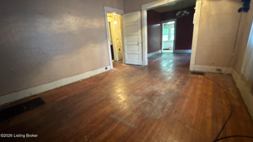 Listing Image 5
