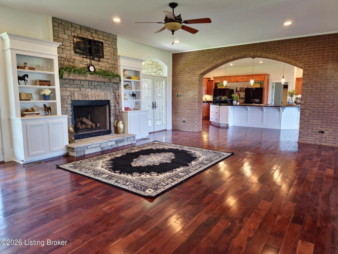 Listing Image 8