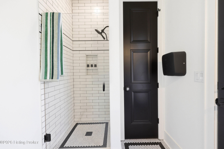Listing Image 105