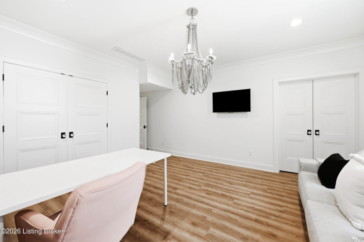 Listing Image 82