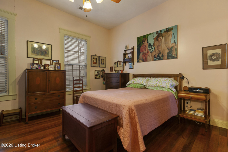 Listing Image 11
