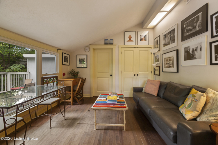 Listing Image 19