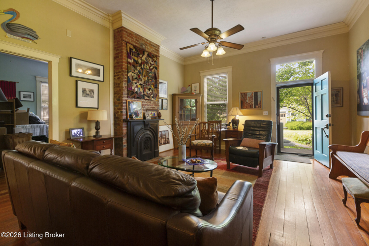 Listing Image 4