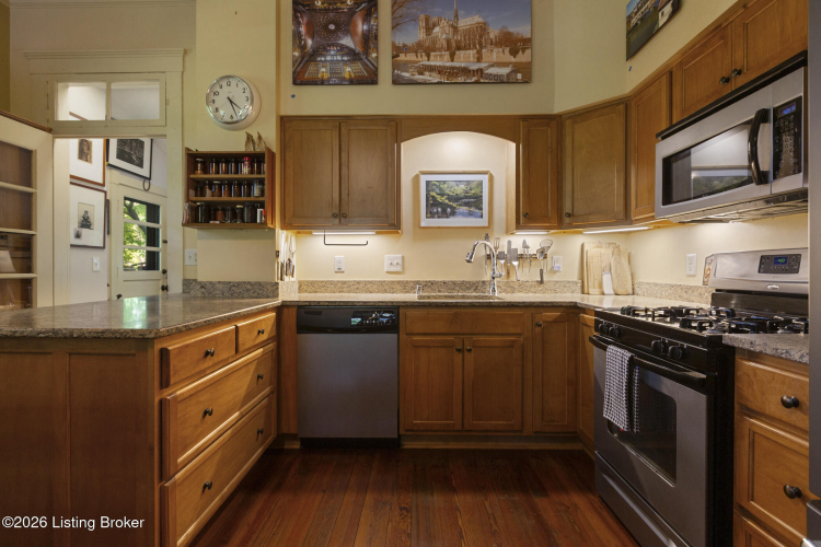 Listing Image 8