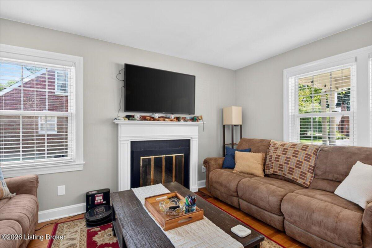 Listing Image 5