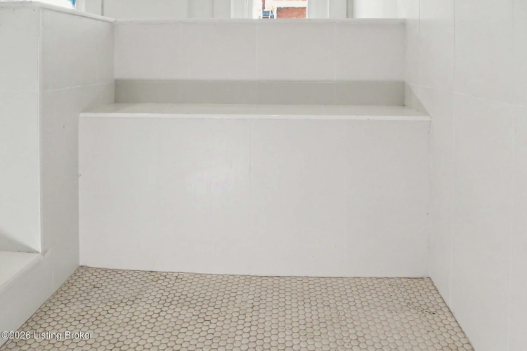 Listing Image 77