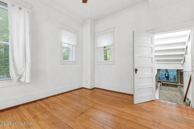 Listing Image 19