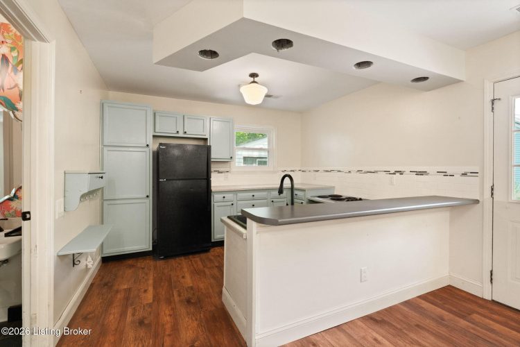 Listing Image 14