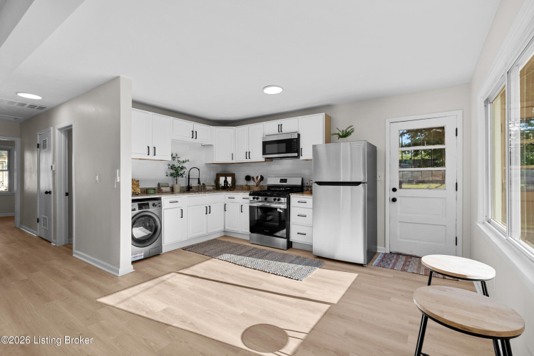 Listing Image 12