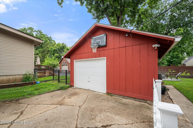 Listing Image 6