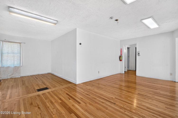Listing Image 24