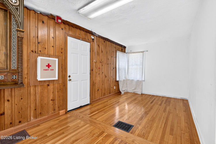 Listing Image 25