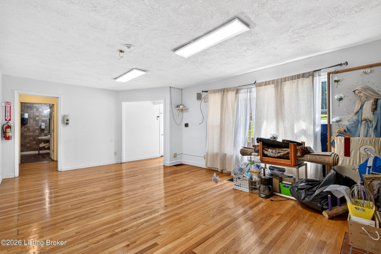 Listing Image 27