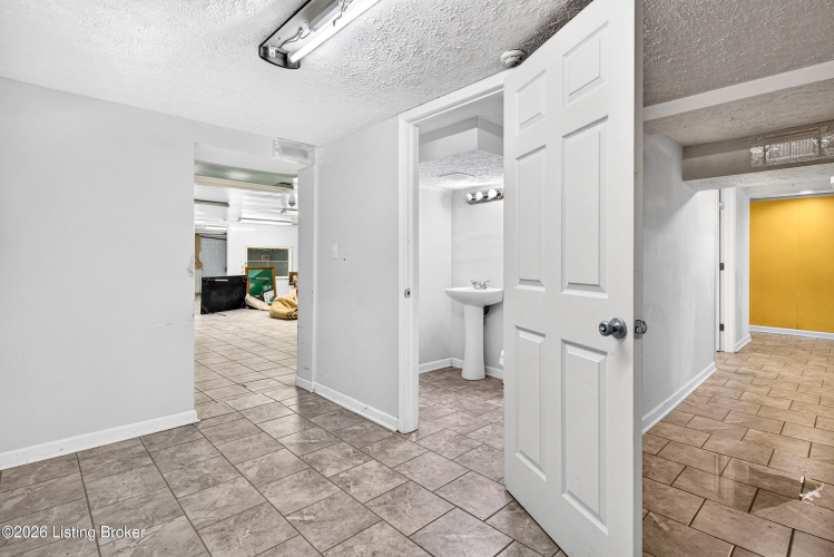 Listing Image 54