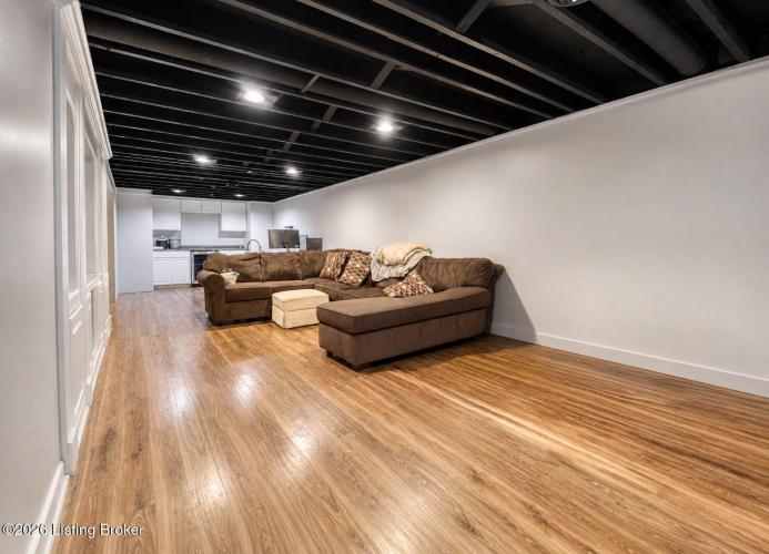 Listing Image 31