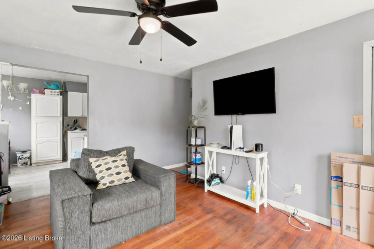 Listing Image 9