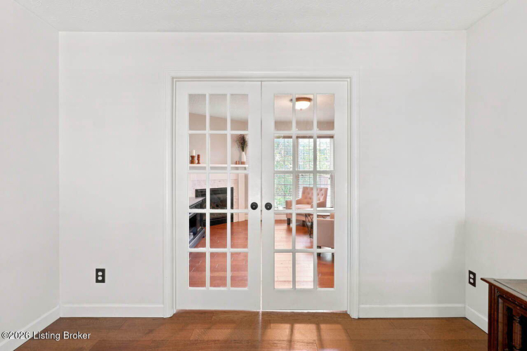 Listing Image 18