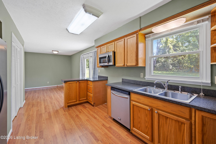 Listing Image 16