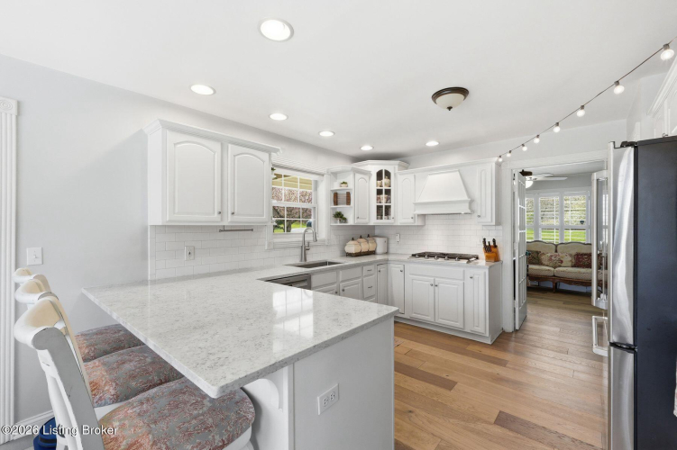 Listing Image 12
