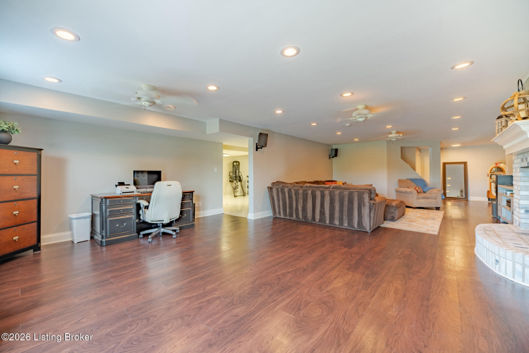 Listing Image 59
