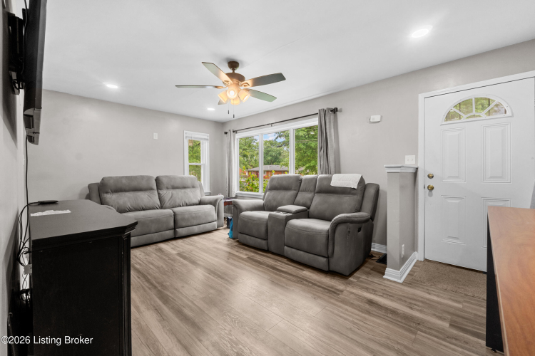 Listing Image 6