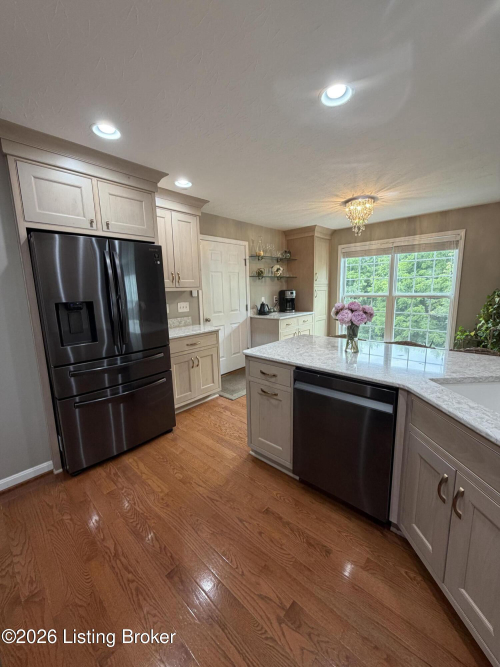 Listing Image 13