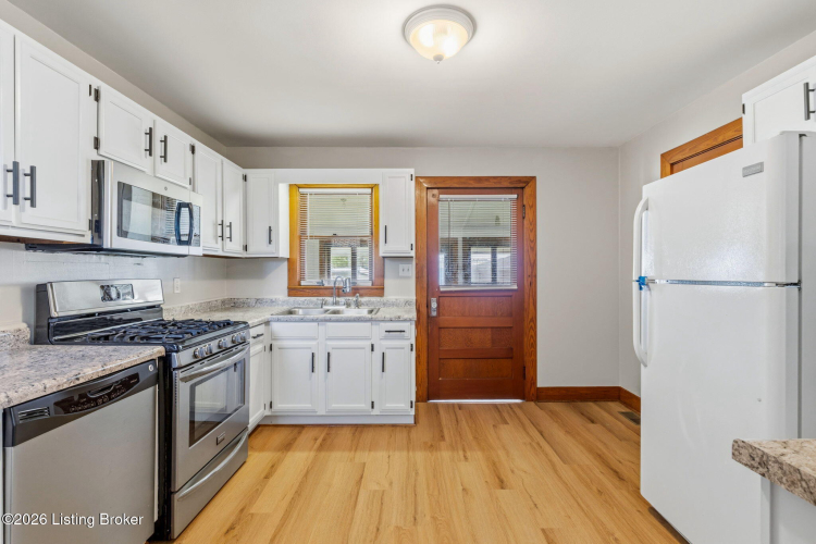 Listing Image 6
