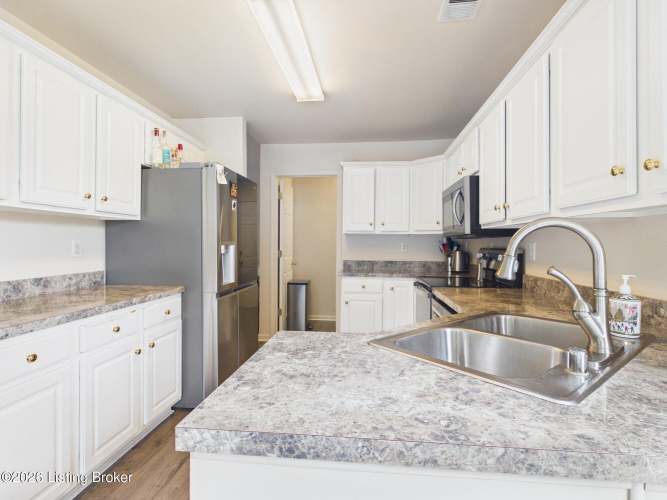 Listing Image 12
