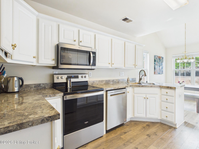 Listing Image 9
