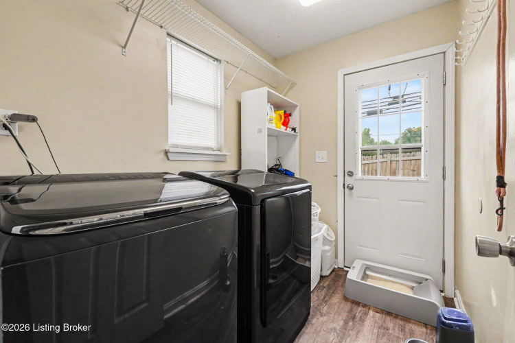 Listing Image 19