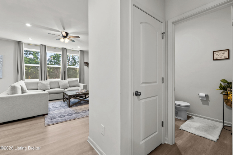 Listing Image 11