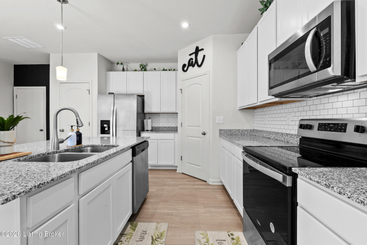 Listing Image 19