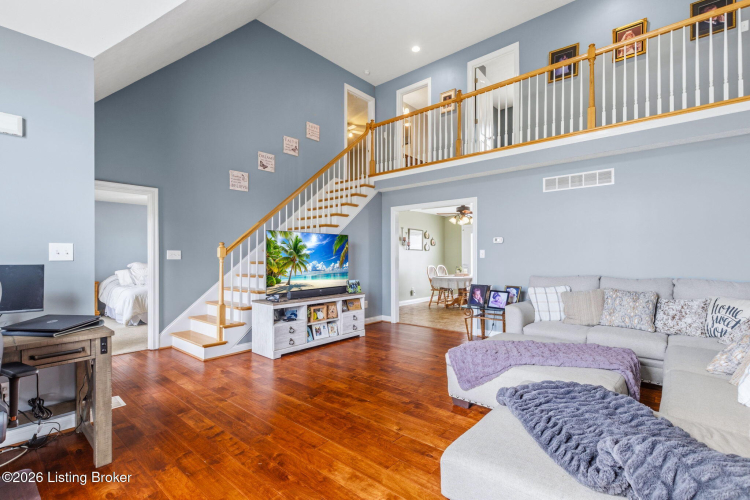 Listing Image 10