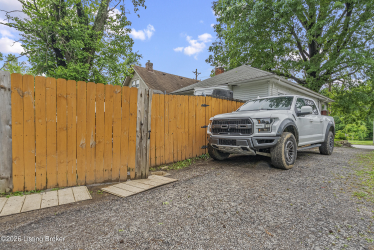Listing Image 44