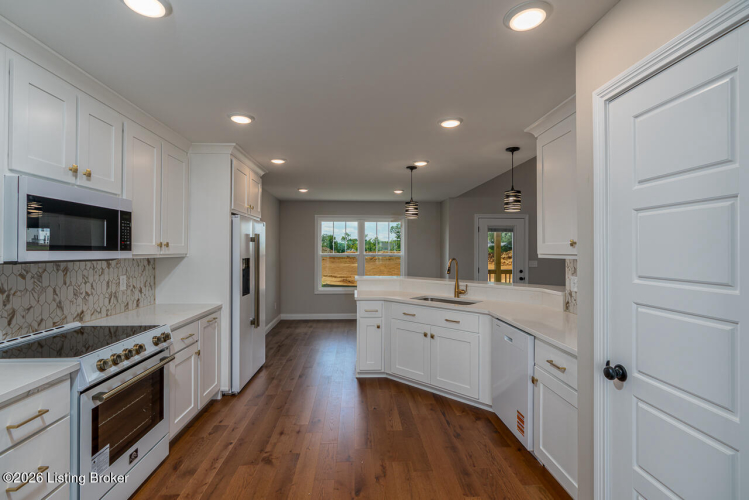 Listing Image 12