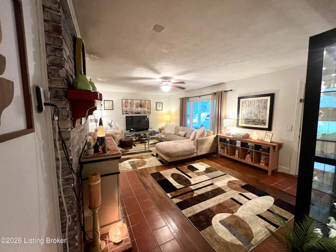 Listing Image 17