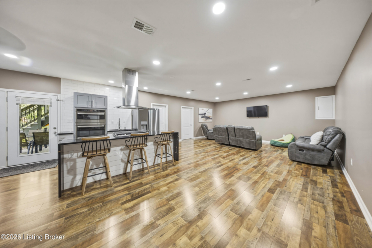 Listing Image 54