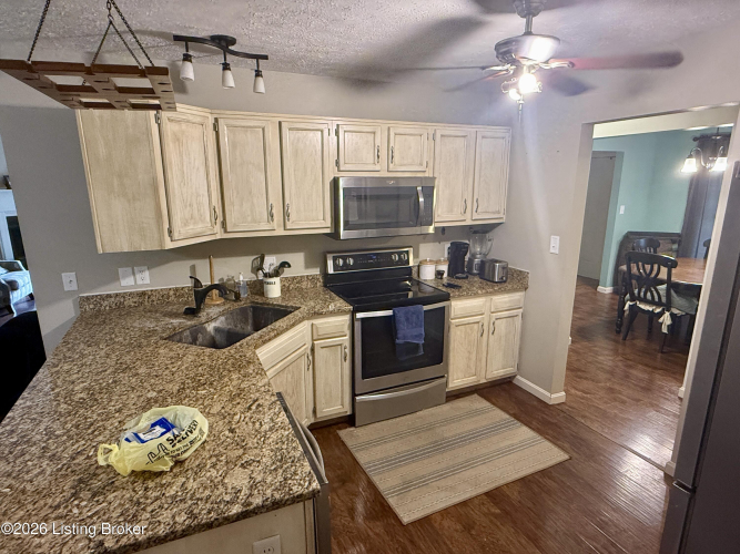 Listing Image 6