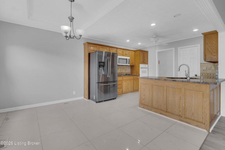 Listing Image 16