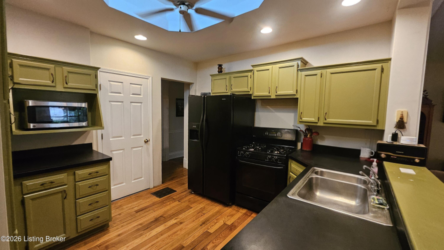 Listing Image 14