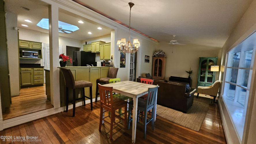Listing Image 3