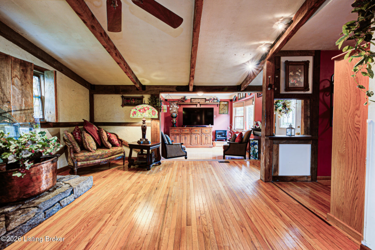 Listing Image 8