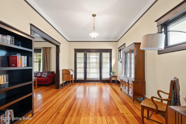 Listing Image 4