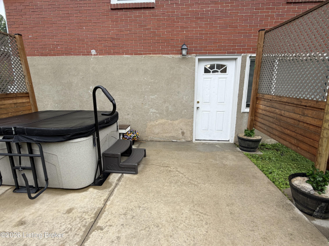 Listing Image 5