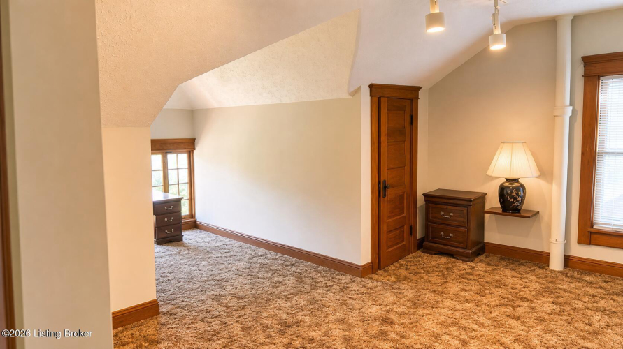 Listing Image 83