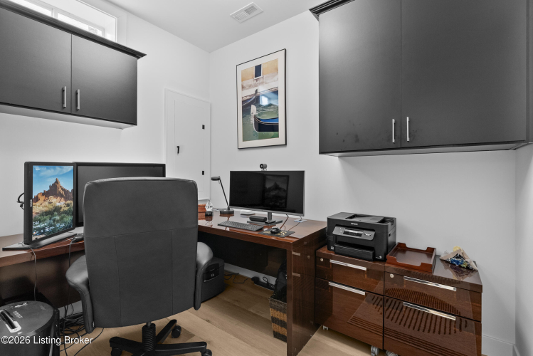 Listing Image 79