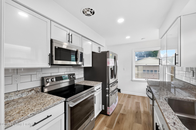 Listing Image 14