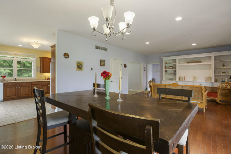 Listing Image 15