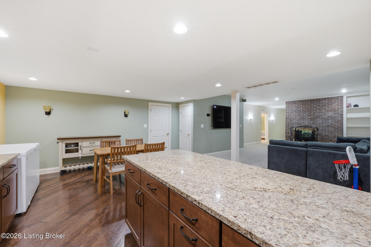 Listing Image 54