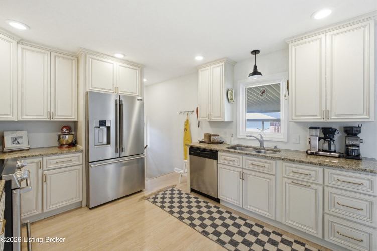 Listing Image 7